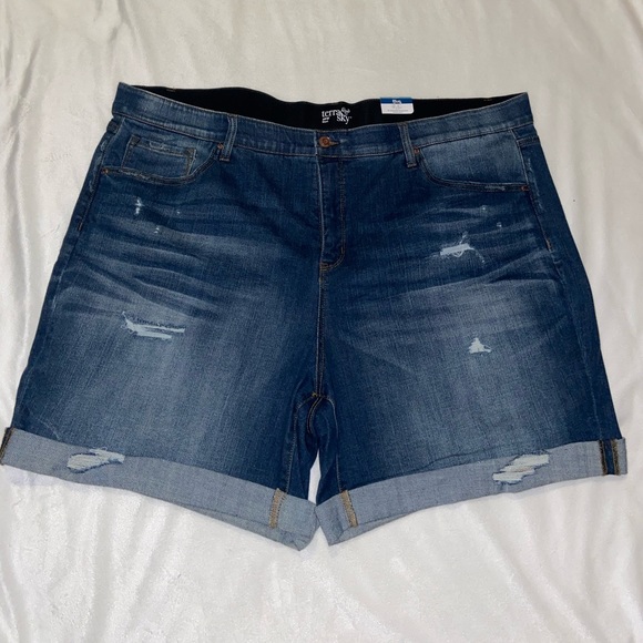 Terra & Sky Pants - Women’s Plus Size Distressed Denim Shorts NWT